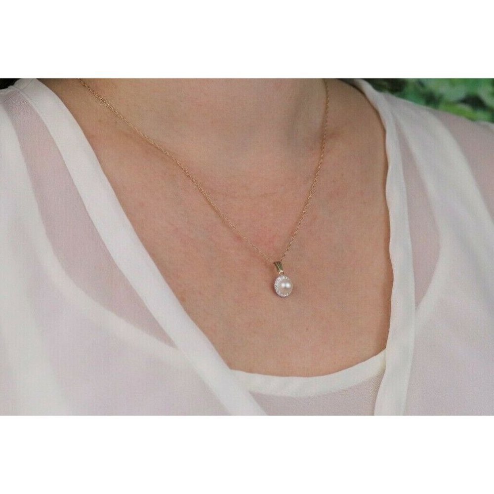10k Yellow Gold Freshwater Pearl & Crystal Halo Necklace 18 inch chain - Picture 2 of 8